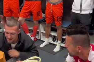 哈姆西克不是斯洛伐克的吗？怎么出现在斯洛文尼亚足球更衣室