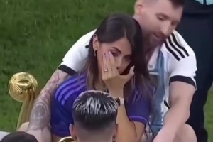 哪怕身边放了一堆奖杯，梅西的眼里只有安东内拉